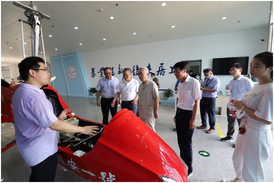 6月24日上午,厦门市委原书记洪永世,厦门市副市长黄晓舟,厦门大学副