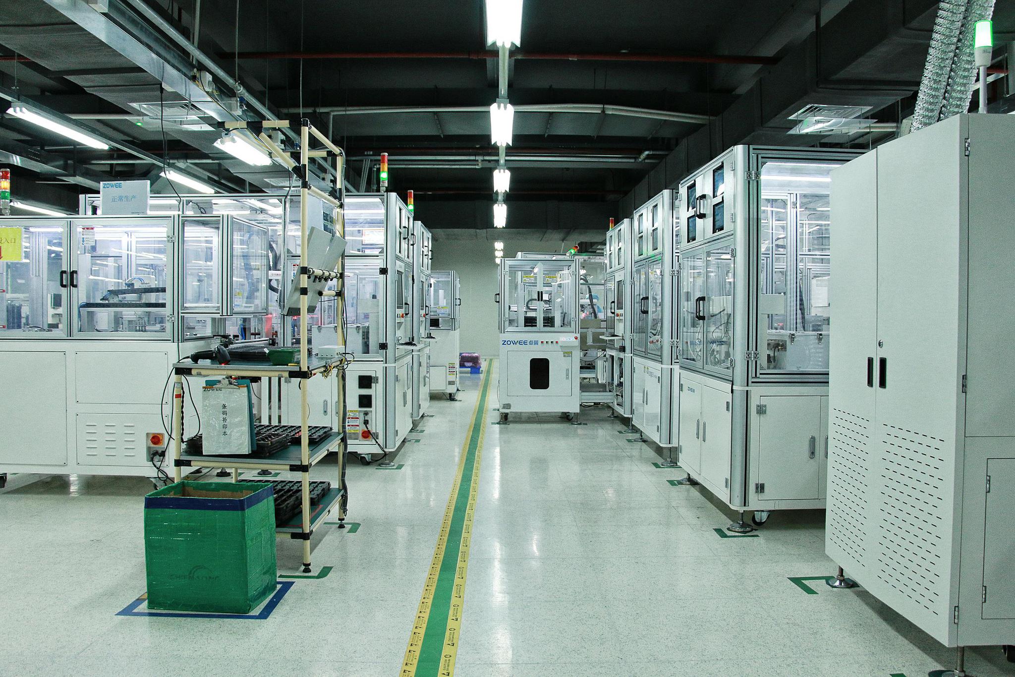 图为深圳市卓翼科技股份有限公司的自动化生产车间.(资料图片)