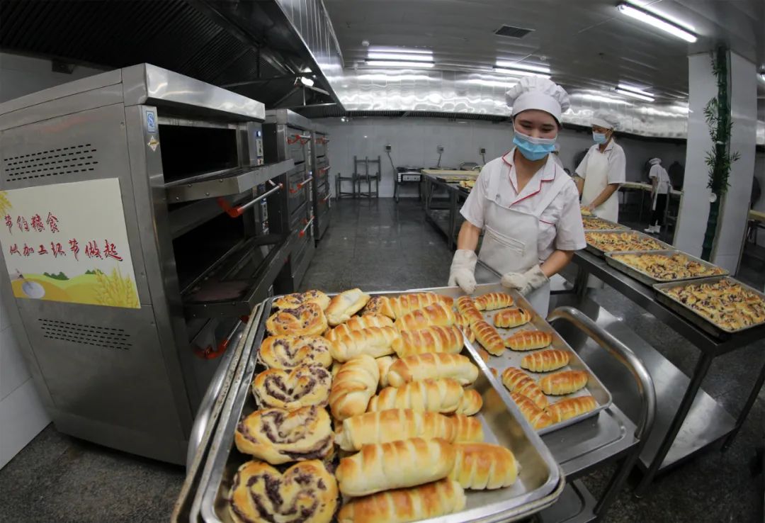 衡水二中食堂从加工环节管控浪费.陈连胜摄