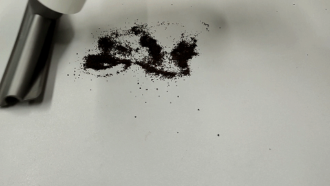 （沙发刷有点像带有吸力的扫帚，适合用来清理纸屑、宠物毛发等一类物体）