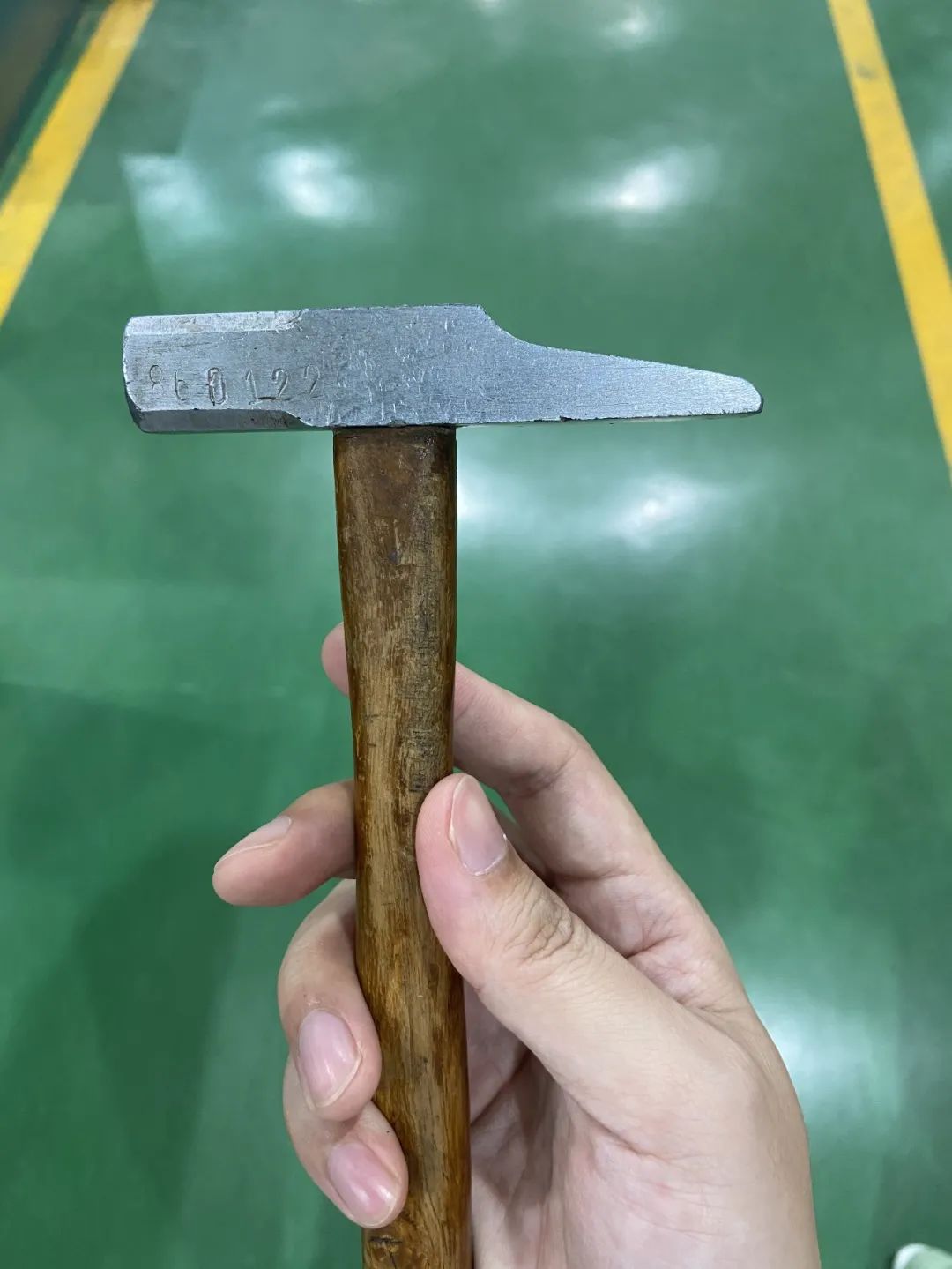 钢琴榔头拆那颗螺丝