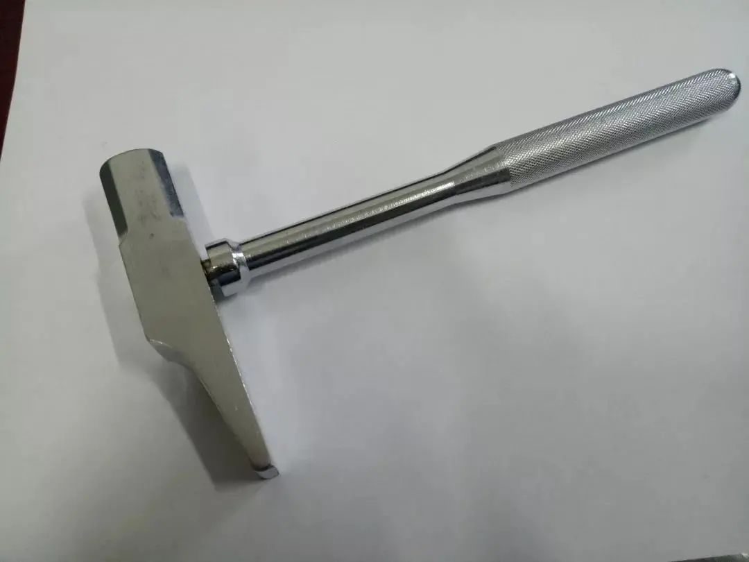 钢琴榔头拆那颗螺丝