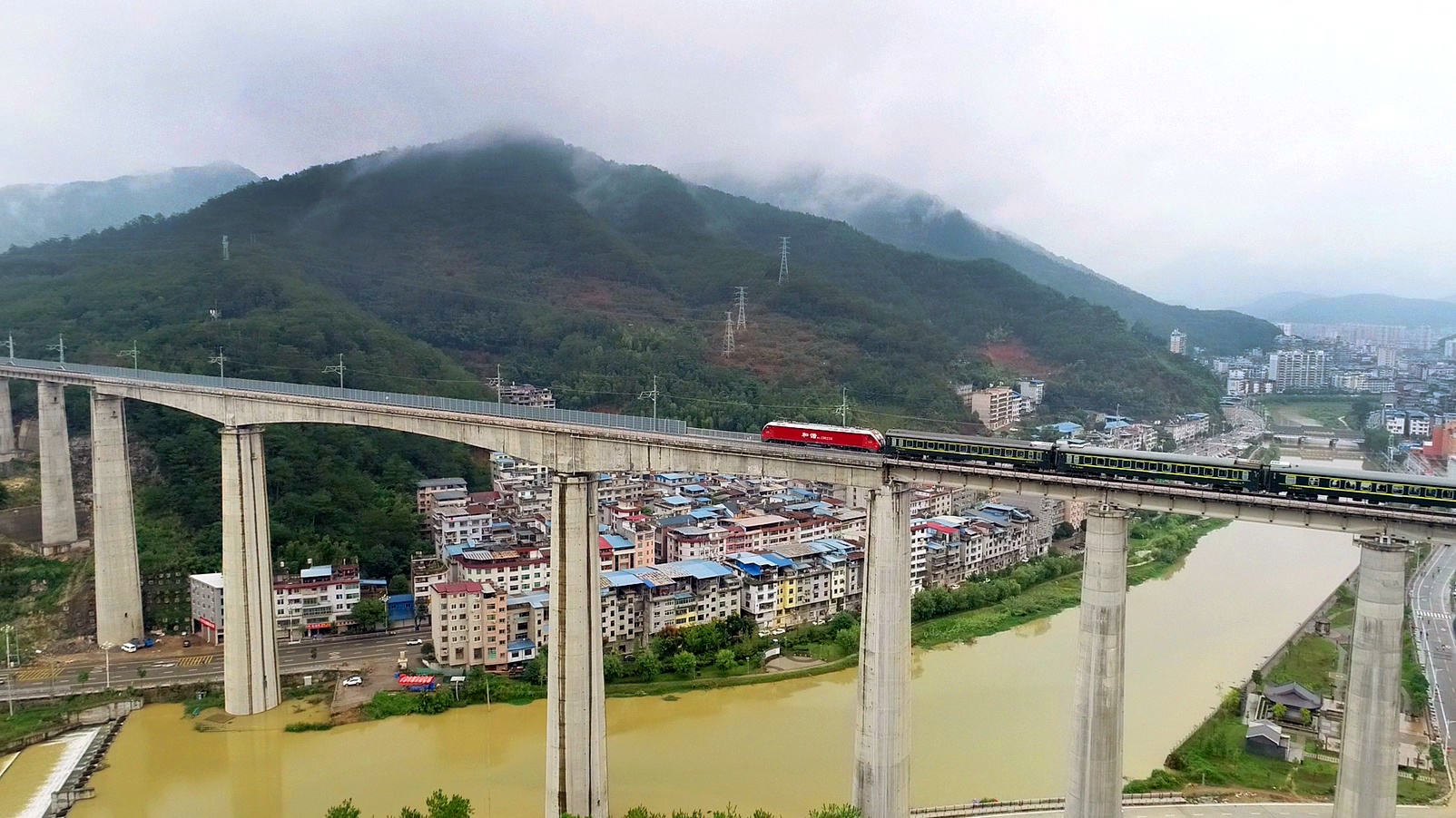 结束了福建省松溪,政和,屏南,周宁等县市不通铁路的历史
