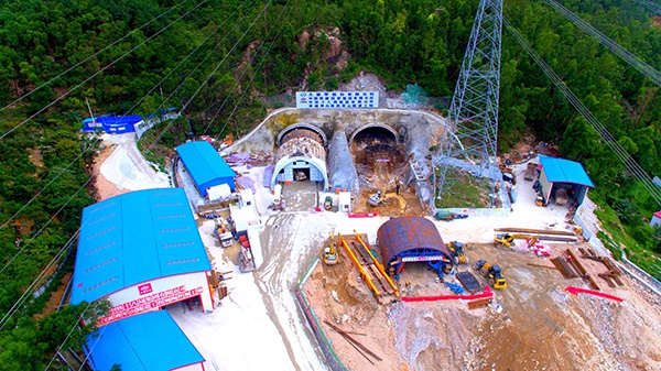 粤港澳大湾区重点基建项目黑白面将军山隧道全面展开施工