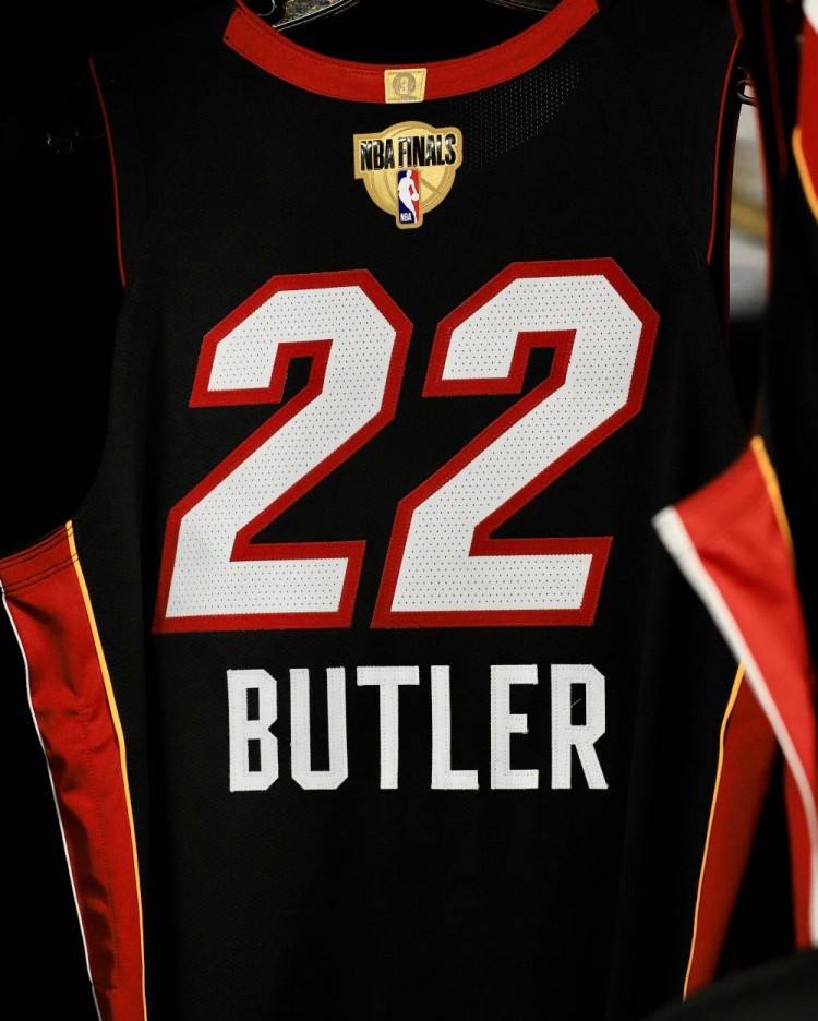 热火对决字母哥领军雄鹿