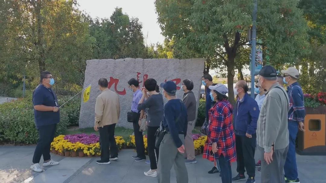 △几个家庭组成的“小团游”