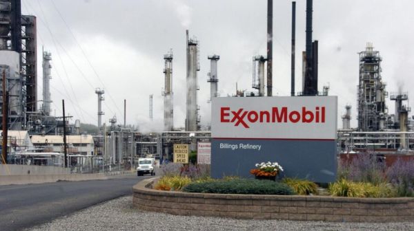 埃克森美孚公司位于美国蒙大拿州比灵斯的炼油厂（资料图片）