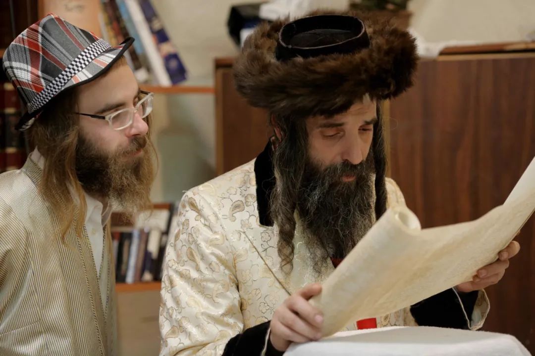 这是2020年3月11日在耶路撒冷拍摄的极端正统犹太人.新华社发