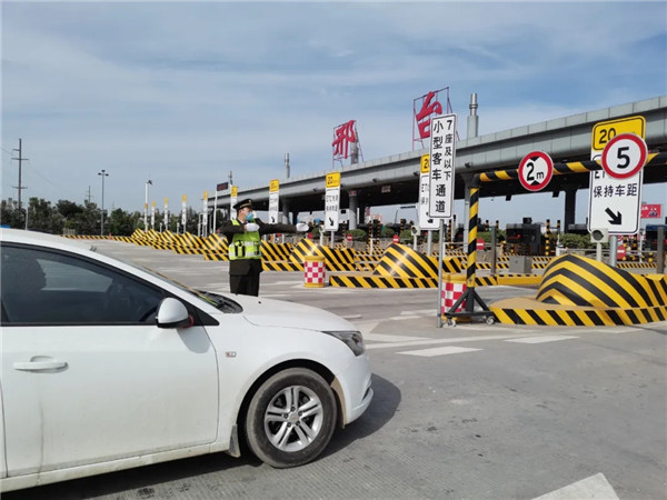 [河北]石安高速双节期间上千名干部职工坚守岗位保畅保通(图)