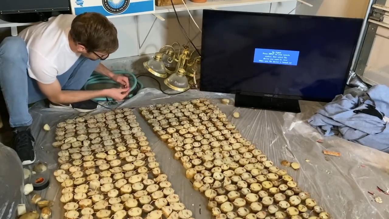 国外玩家用土豆玩毁灭战士b社官博特意育碧