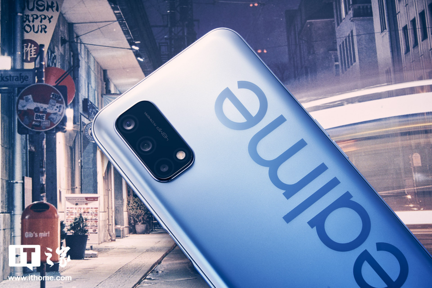 it之家开箱realme真我q2手机冲浪蓝孩开箱图赏