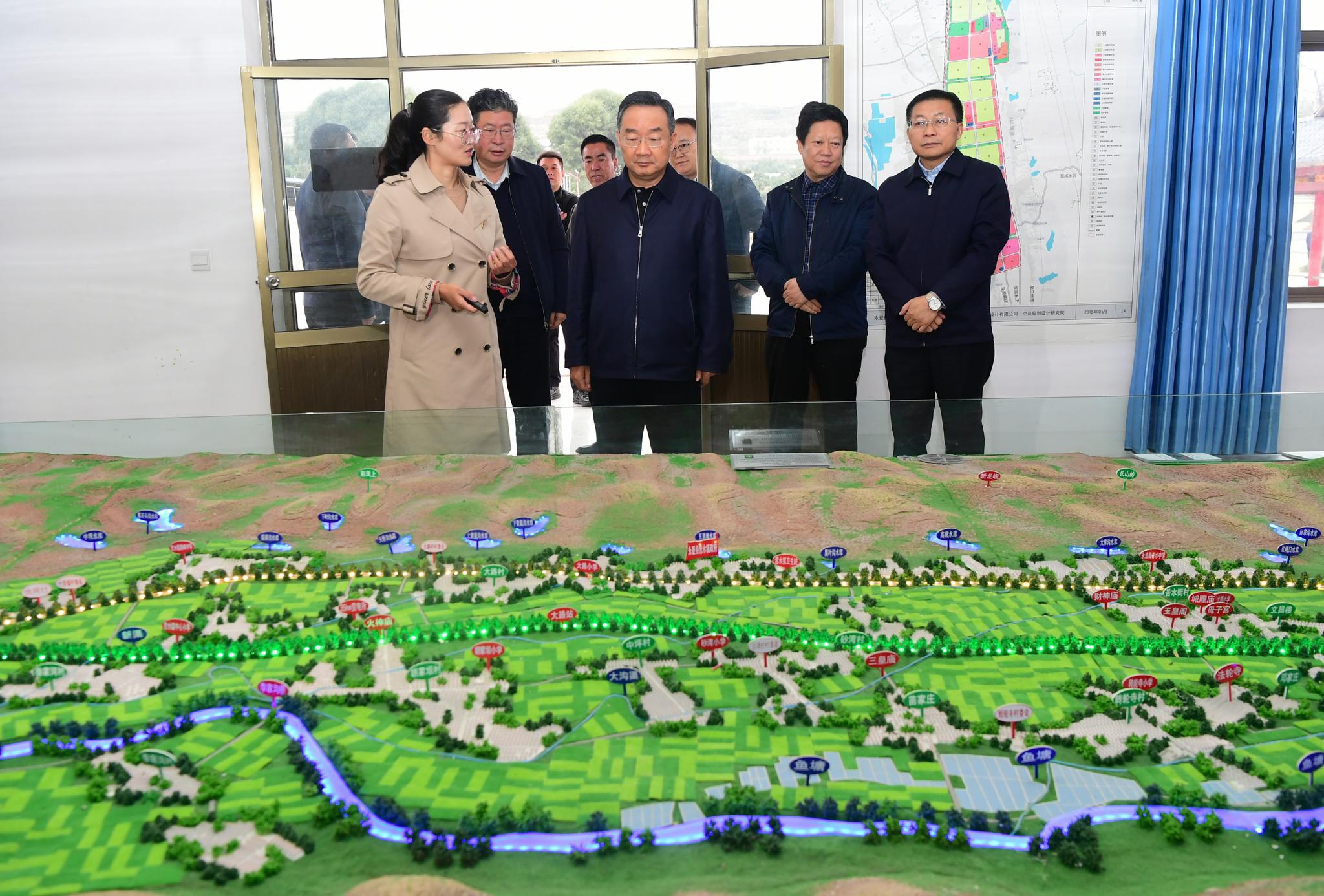 省委副书记,省长唐仁健10月13日在永登县调研脱贫攻坚和生态保护工作.