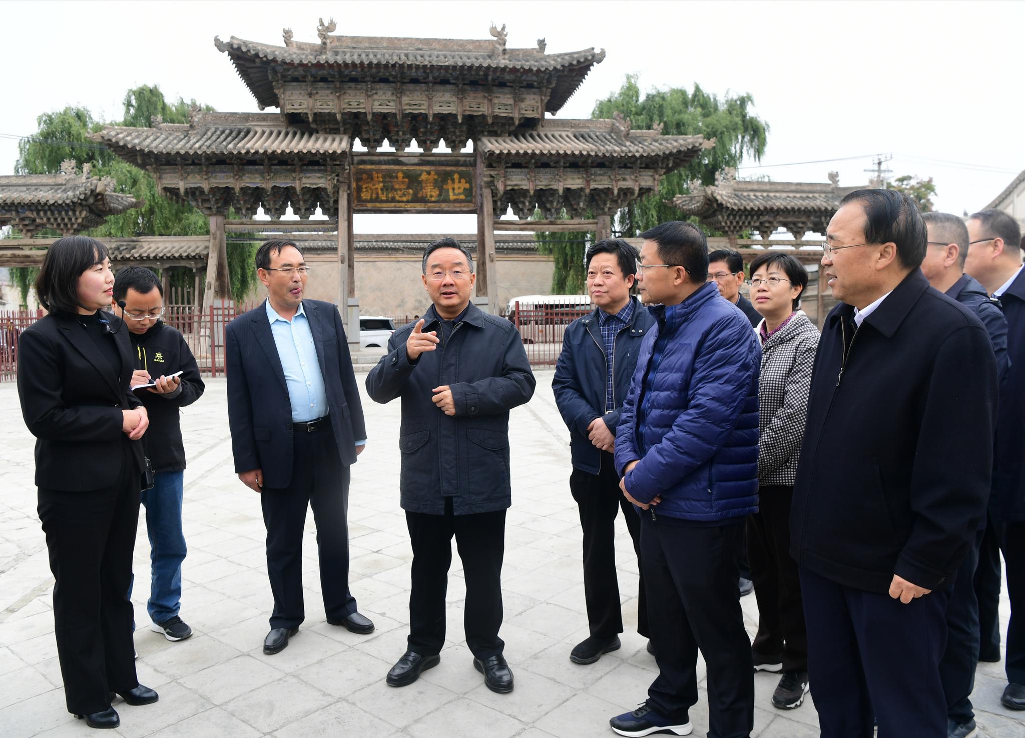 省委副书记,省长唐仁健10月13日在永登县调研脱贫攻坚和生态保护工作.