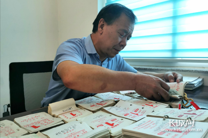 脱贫冀忆民间实物故事02李双星和他的扶贫日历