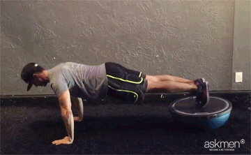 侧重：胸上部，三角肌，肩部，核心肌，平衡感