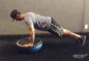 侧重：胸部，三角肌，肩部，核心肌肉，侧腹肌，平衡感