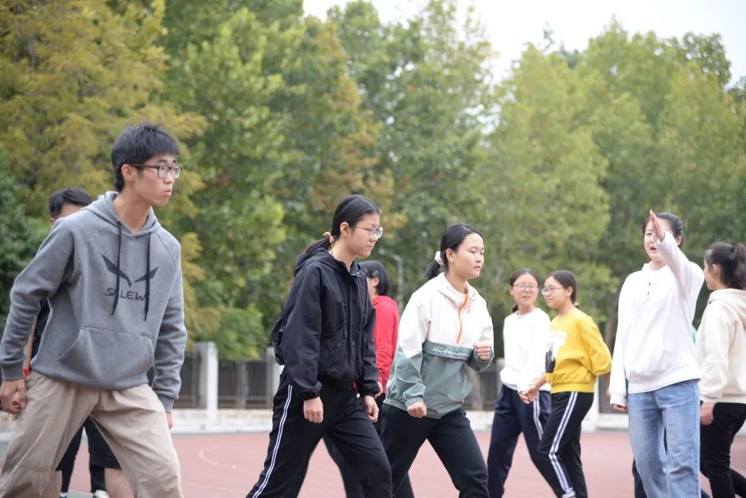 体测来了！快跑！_新浪新闻