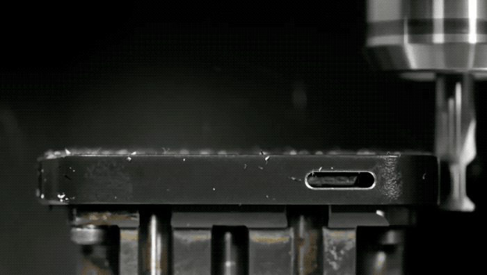  ▲ iPhone 5 的 CNC 切割