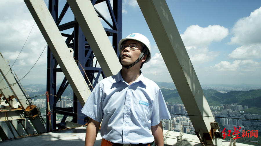 在庆祝大会发言的陆建新中建科工总工程师中国摩天大楼钢构第一人