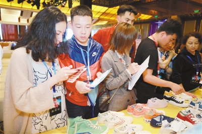 打造一双会“飞跃”的鞋：赶上新潮 重塑品牌