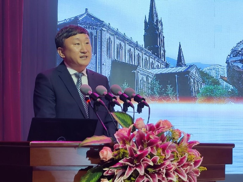 吉林银行党委副书记,行长王立生在论坛上致辞