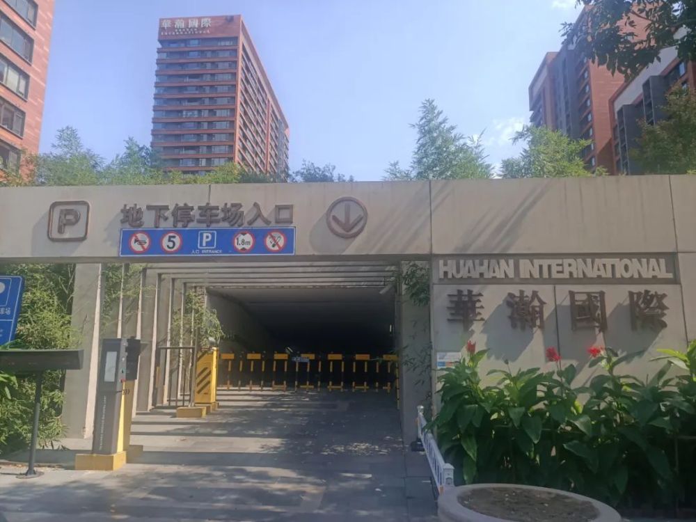 100万费用谁来出 买了特斯拉安不上充电桩 小区充电难羁绊新能源汽车发展 手机新浪网 100万费用谁来出 买了特斯拉安不上充电桩 小区充电难羁绊新能源汽车发展 手机新浪网