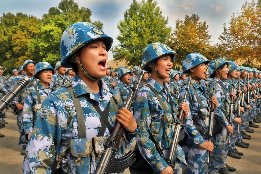 新疆伊犁军分区新兵图片