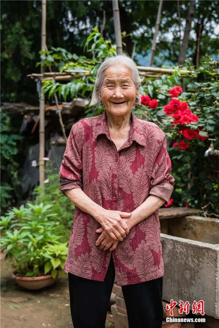 最美笑容在他镜头下绽放定格了岁月温柔了时光