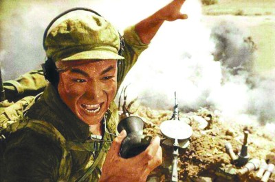 电影《英雄儿女》中,王成一边高喊"向我开炮",一边顽强战斗.资料