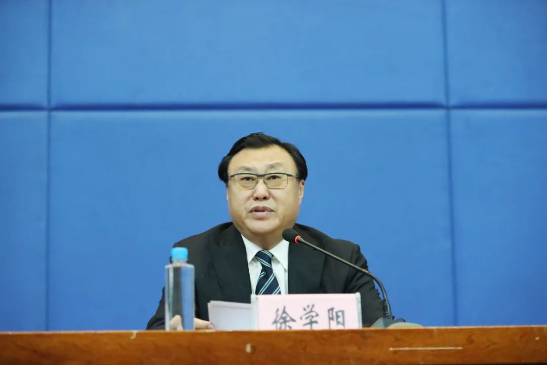 张成林介绍将于10月24日开幕的"服务龙江民营经济高质量发展农副产品