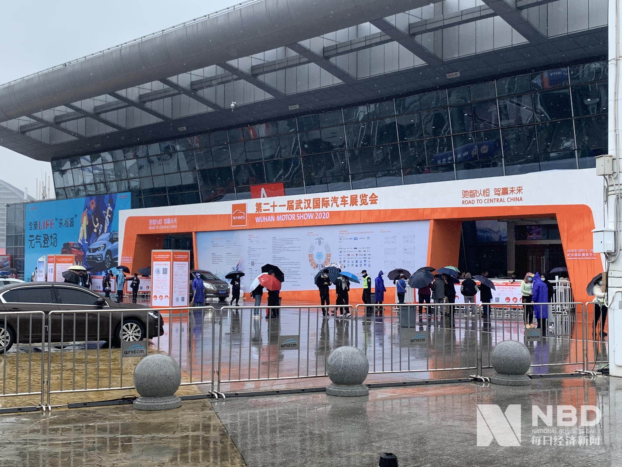 直击武汉车展：参展商数目超上届、车企单日订单超300辆