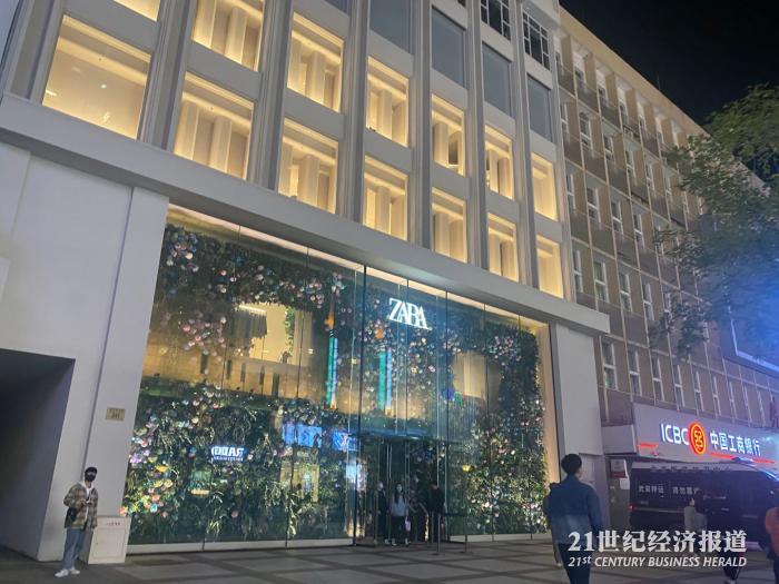 消费和收入季度增速年内首次转正 线上“买买买”占消费总额1/4