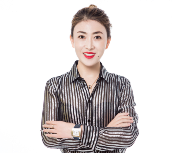 上海小红花艺术团总团长吴凤老师