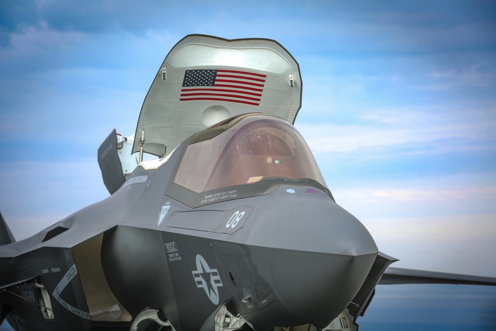 英国航母进行训练隐身机上高速会被开超速罚单吗解放军边防配发新型