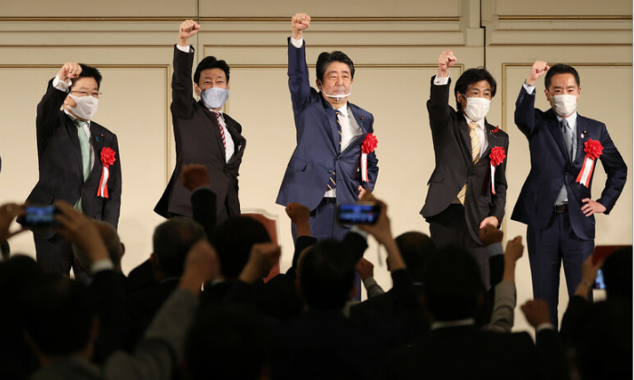 安倍参添细田派聚会(时事通信社)