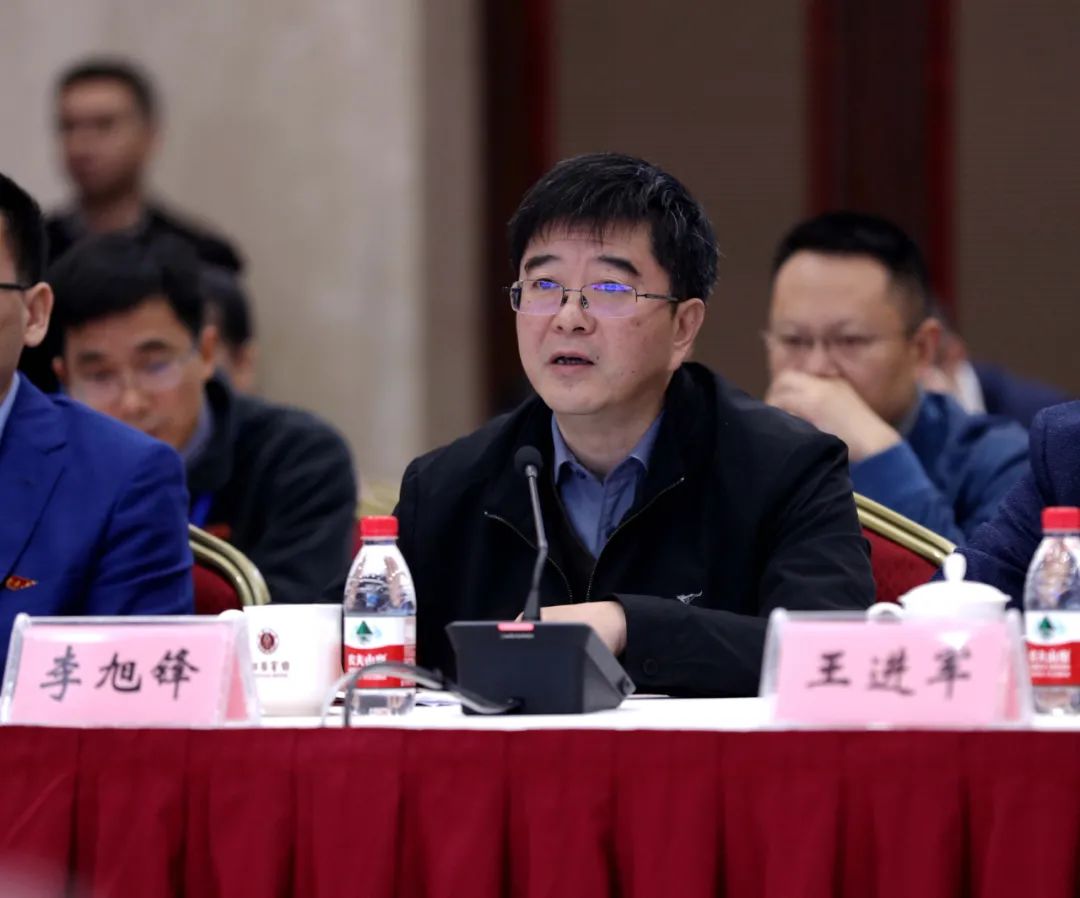 李旭锋书记代表学校表态