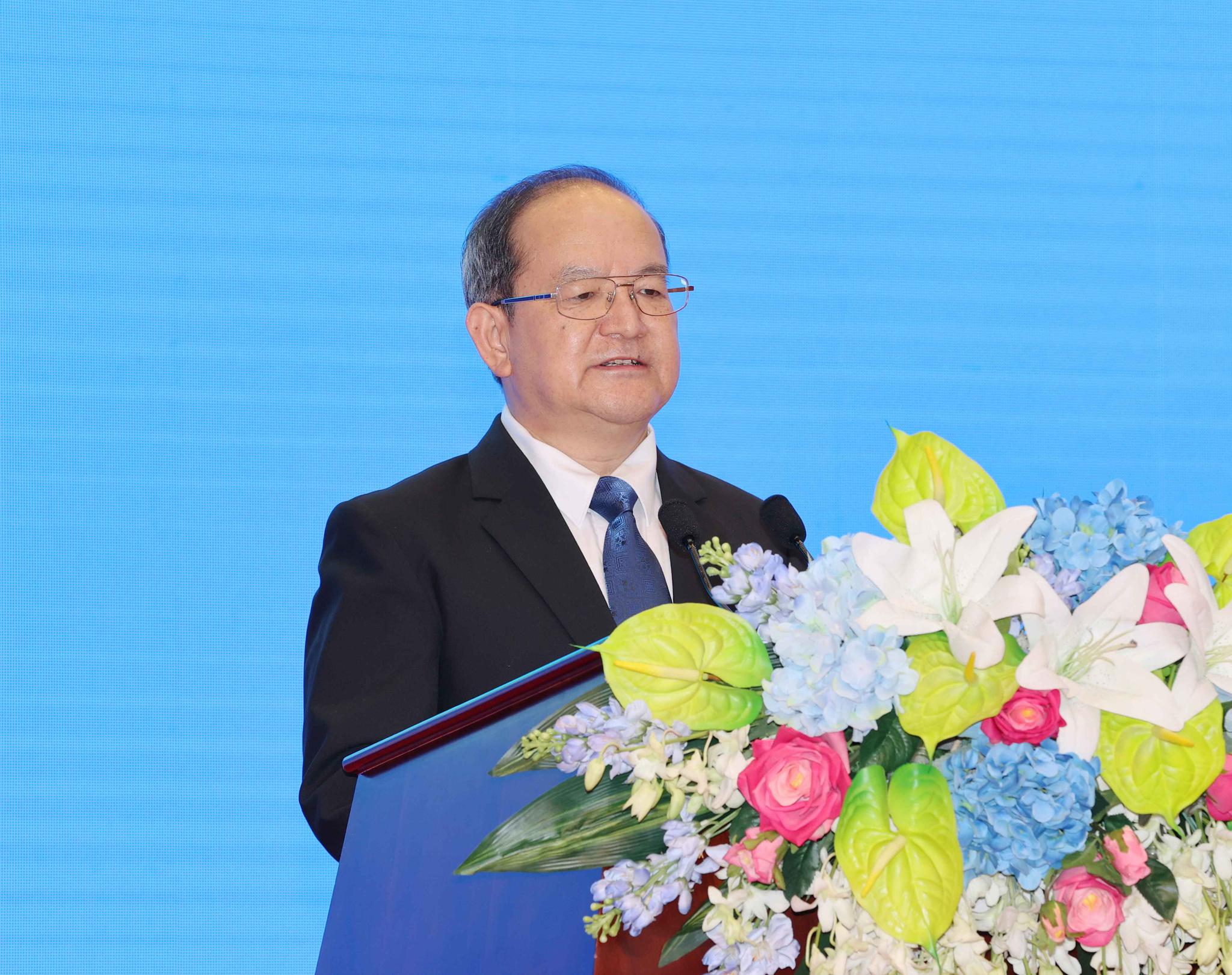 自治区党委书记、自治区人大常委会主任鹿心社在会上致辞。黄克 梁凯昌/摄