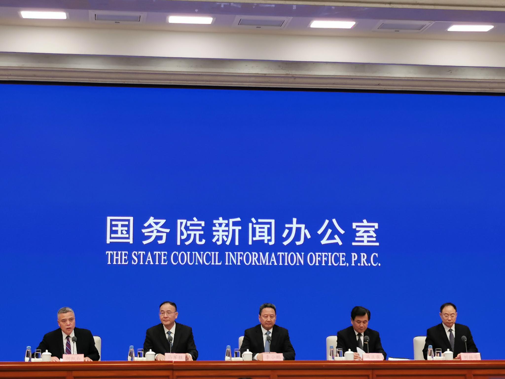 邮政局：快递业务量五年翻两番 已建成末端公共服务站近11万个