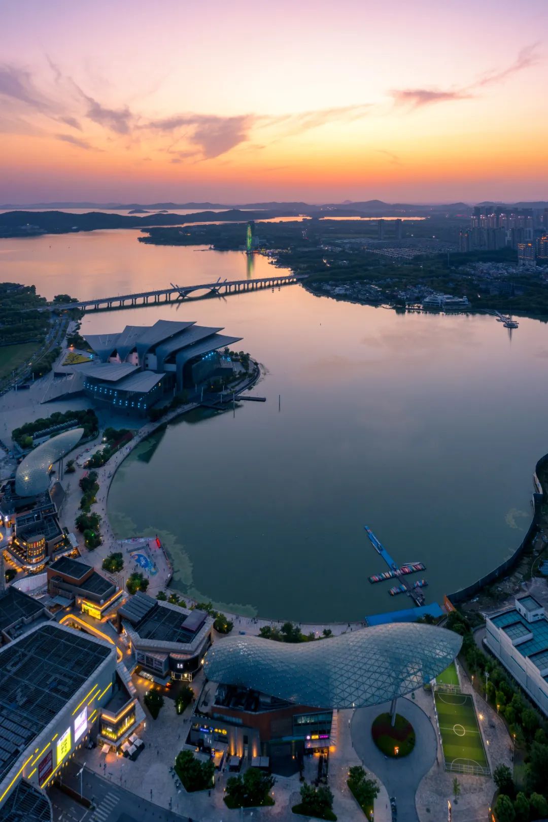 无锡蠡湖万象城.摄影/斧头哥