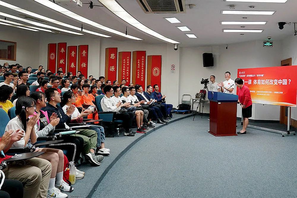 今年9月22日，上海大学面向2020级新生的通识课程“体育中国”开讲。新华社记者刘颖  摄