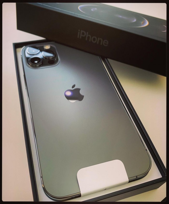 首批iphone 12已抵达 消费者开始在苹果零售店外排队|iphone12|日本