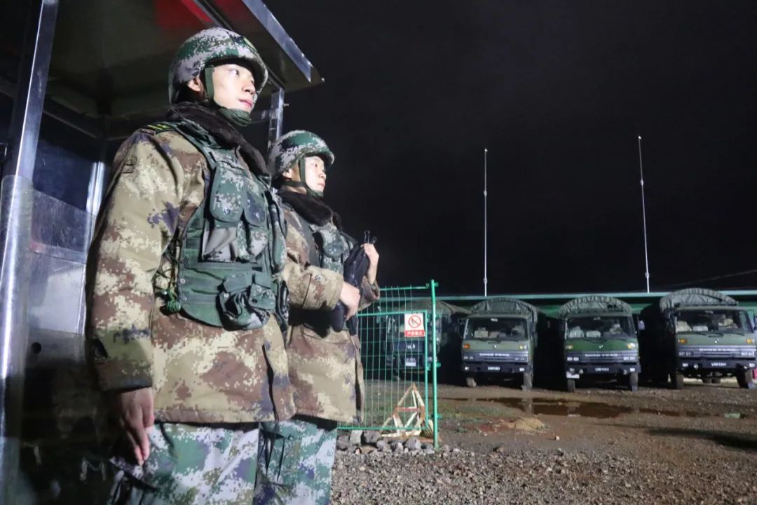 他们的重阳,在寒冷的岗哨上枕戈待旦