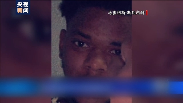 美国警察暴力执法 朝一汽车开枪致非裔青年一死一重伤