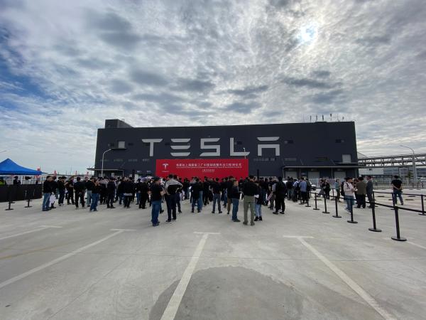 约7000辆中国造Model 3临港启程 销往欧洲