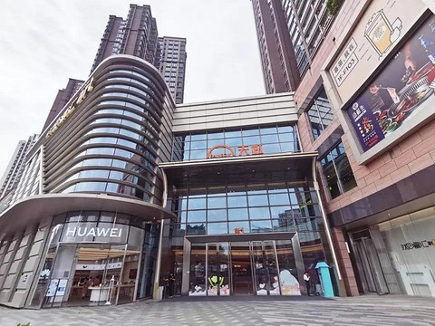 去年年底,合正观澜汇一期约7万平方米集中式商业福城天虹开门营业,以"
