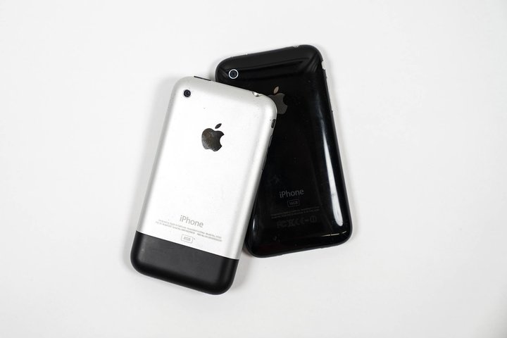 ▲iPhone 与 iPhone 3G。图片来自：Macstories