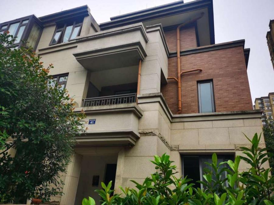 宁波这套4层别墅估价679万起拍价仅1元