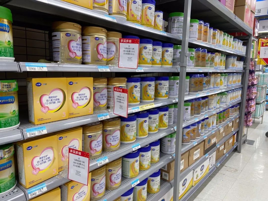 图/超市奶粉种类（邵蓝洁摄）