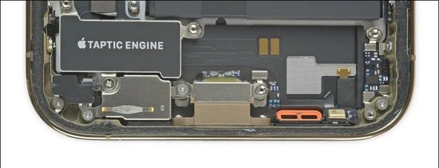 iphone 12的taptic engine线性马达(图源ifixit)