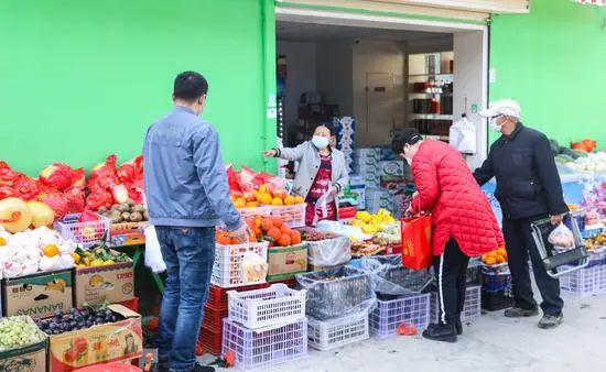 ▲门口的便利店货源充足